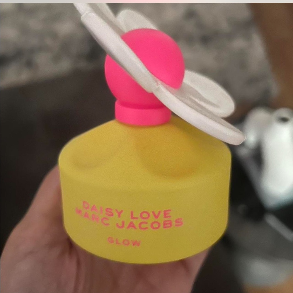 Marc Jacobs Daisy Love Glow Yellow and Pink Perfume
